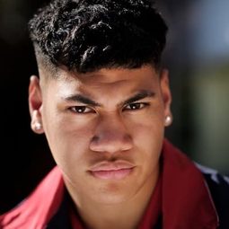 Ioane Sa'ula - 特技狂人演員 飾演Birdie the PA