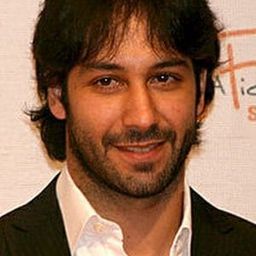 Matteo Branciamore 飾演 Manolo