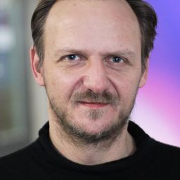 Jan Hájek 飾演 správce Fučíkovy chaty