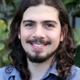 Fernando Tarrazo 飾演 Ismaelito (segment "En la Urbanización")