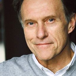 Michael Cullen 飾演 Mr. Vogler