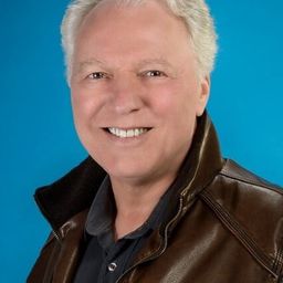 Ted Friend - 聖誕精靈演員 飾演NY 1 Anchor