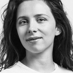 Lois de Jong 飾演 Gini Trades