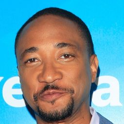 戴蒙·蓋普頓 - 保持關注：大理石黃蜂的故事演員 飾演Leonard Herring