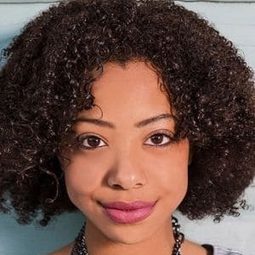 Ameerah Falzon-Ojo 飾演 Frida (voice)