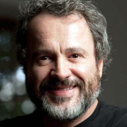 李奧納多·摩戴羅斯 飾演 Rivail / Kardec