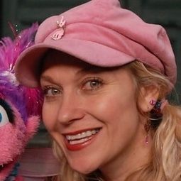 Leslie Carrara-Rudolph - Sesame Street: Elmo's Playdate演員 飾演Abby Cadabby (voice)