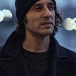 Amir Chamdin 飾演 Juan