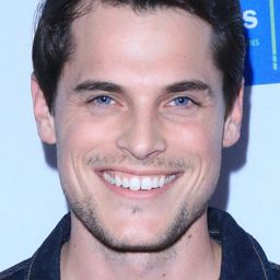 Bryan Lillis 飾演 Frontiersman