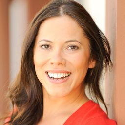 Romi Dias 飾演 Maria