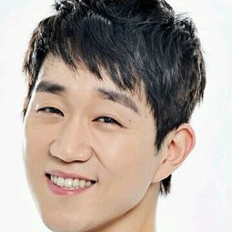 崔勝元 飾演 Detective Cho Young-cheol