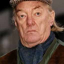 Jeremy Kemp 飾演 Cornwall