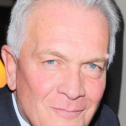 Marek Barbasiewicz 飾演 Presidente