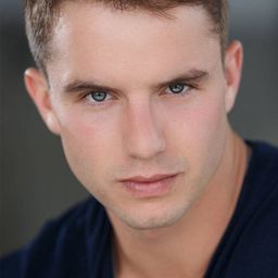 威爾·布里頓 飾演 Kirk