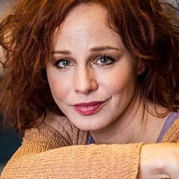 Eszter Ónodi 飾演 Eszter