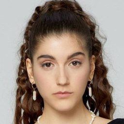 寶拉·洛薩達 飾演 Aurora