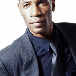 Pope Jerrod - 魔物獵人演員 飾演E3 Sentry Pilot