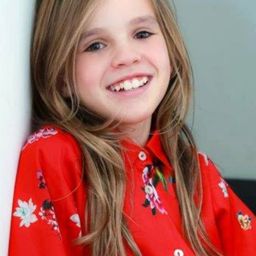 Nicole Centanni 飾演 Dani