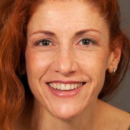 Violeta Pérez 飾演 Caren