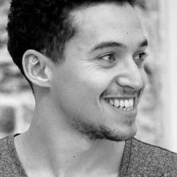 Leon Poulton 飾演 Dancer