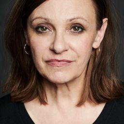 Heike Hanold-Lynch 飾演 