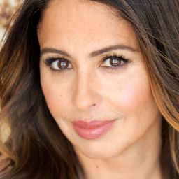 Yvonne Valadez-Thornburgh - 娃娃看天下2：聖誕奇蹟演員 飾演Mrs. Roberts