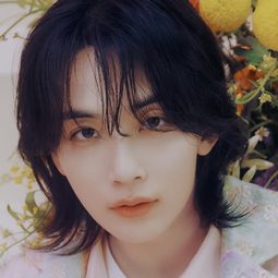 Yoon Jeong-han - DIAMOND EDGE IN SEOUL演員 飾演Self