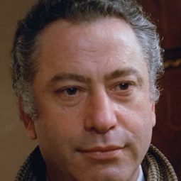 法蘭克·沃爾夫 飾演 Dr. Giulio