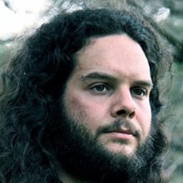 Derek DeGaetano 飾演 Ivor