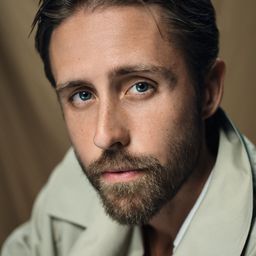 Alec Toselli - 關鍵一日半演員 飾演Police Officer on radio (voice)