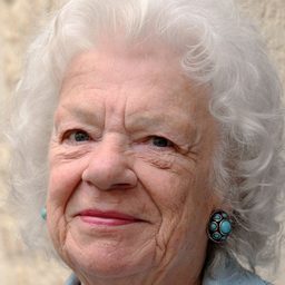 Jenny Clève 飾演 Mémé Gardie