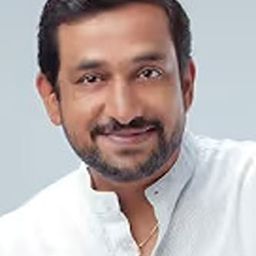 普拉薩德·歐克 飾演 Prabhakar Panshikar