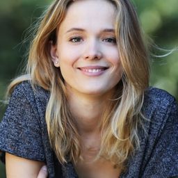 瑪莉亞·露易莎·迪克雷森索 飾演 Bea