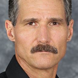 Craig Hensley 飾演 Gunstore Owner 5