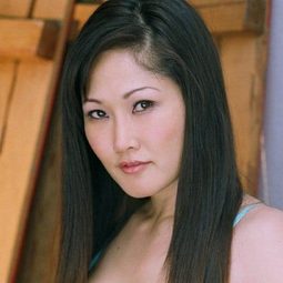 Cathy Shim - 亡命同學會演員 飾演Bess