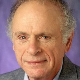 Philip Sterling 飾演 