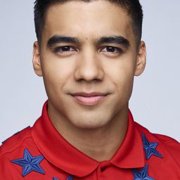 Jordan Buhat 飾演 Luca