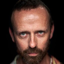 Günther Lesage 飾演 Jo Marktkramer