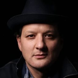 Sean San Jose 飾演 Juice