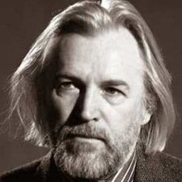 Stanislav Lyubshin 飾演 Knyaz