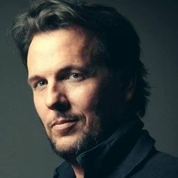 Jay Huguley 飾演 Eric Dupont