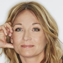 馬丁娜·海格 飾演 Camilla