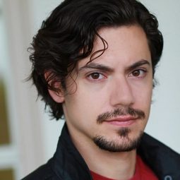 Stephen Friedrich 飾演 Tucker