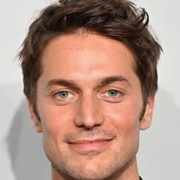 盧卡斯巴禾 - 夏夫人的巴黎夢演員 飾演André Fauvel