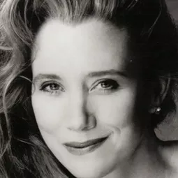 莎莉·柯克蘭 飾演 Stella