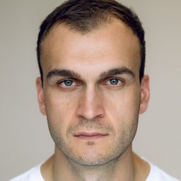 Jakub Kuka - 讓那裡有光演員 飾演Skinhead