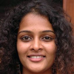 索妮雅·狄普提 飾演 Kavya,  Anvitha's friend
