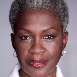 Yanna McIntosh 飾演 Penny Mills