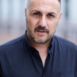 Alessio De Persio - 他在羅馬的最後六天演員 飾演Infermiere Ambulanza - Stazione Carabinieri Tor Sapienza