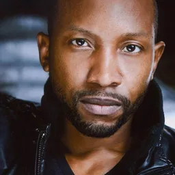 K. C. Collins 飾演 Alton Morris